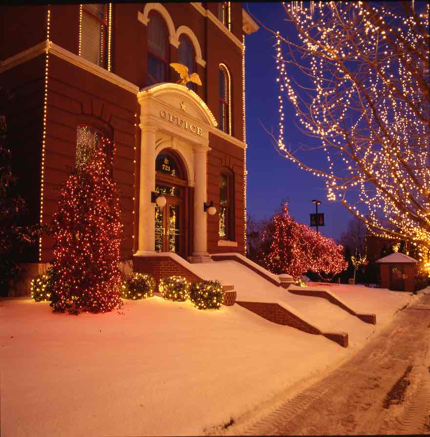 AnheuserBusch Makes Seasons Bright with Annual St. Louis Brewery